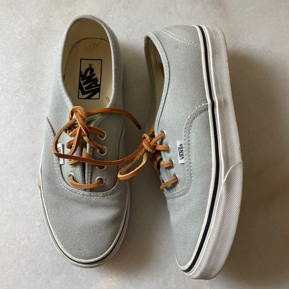 Vans The Authentic Low Top Shoe with Leather Laces - Picture 1 of 5